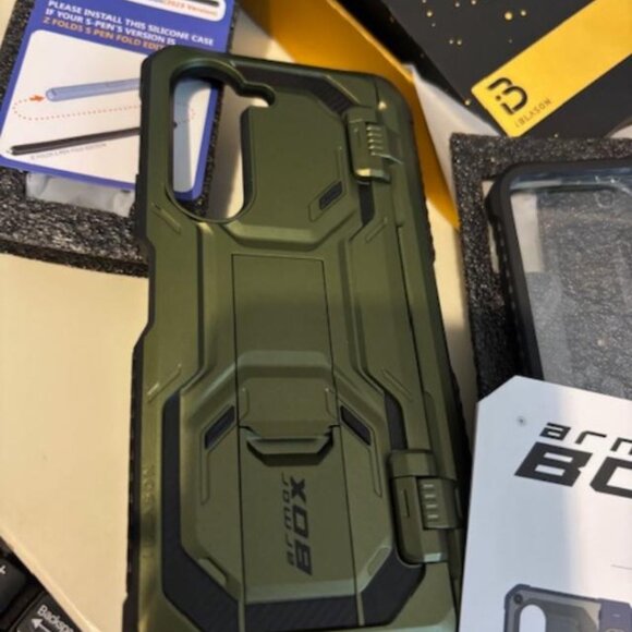 i-Blason iPhone 14 - iPhone 13 Case with Built-in Screen Protector Armorbox - Picture 4 of 15